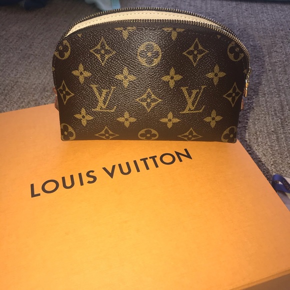 Louis Vuitton Handbags - Louis Vuitton Pouch
